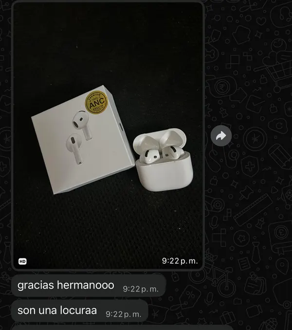 Captura real de WhatsApp: otro cliente agradeciendo sus AirPods